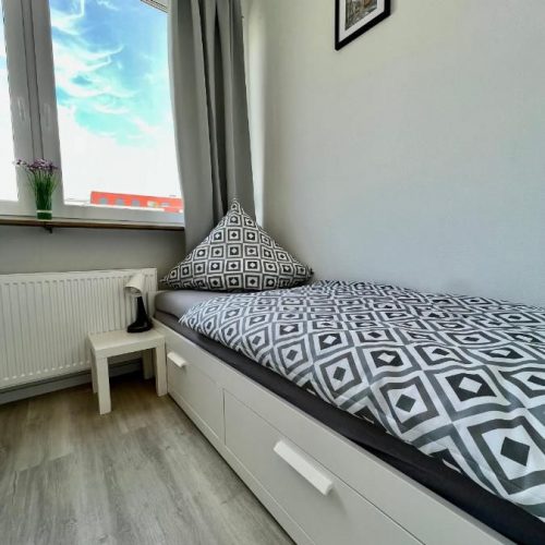 Bett 1