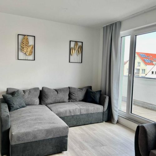 Wohnzimmer_Sofa2_mit_terrassenausgang
